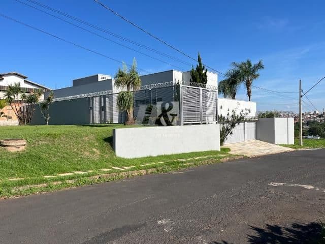 Casa para vender no Jardim Karaiba image 1